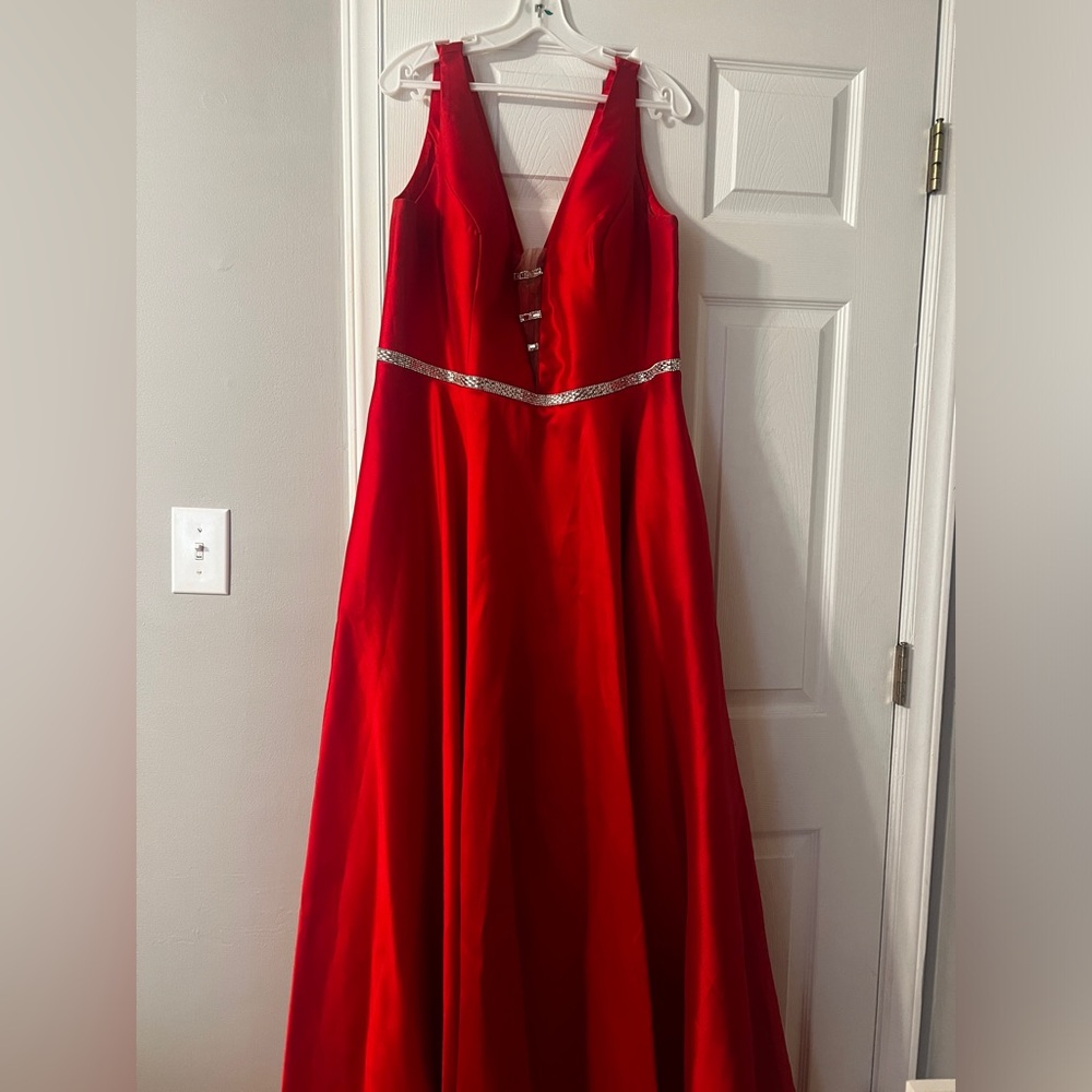 Red formal/prom dress size 18/3X. Great condition. Worn once. HAS POCKETS!